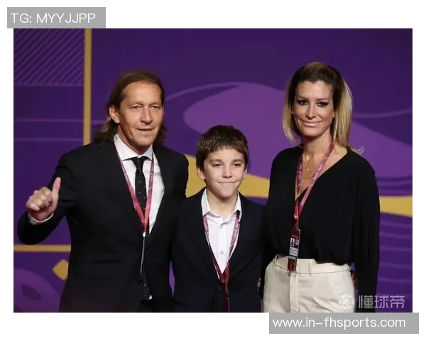 卡西与足球传奇同框出席世界杯抽签活动引发热议